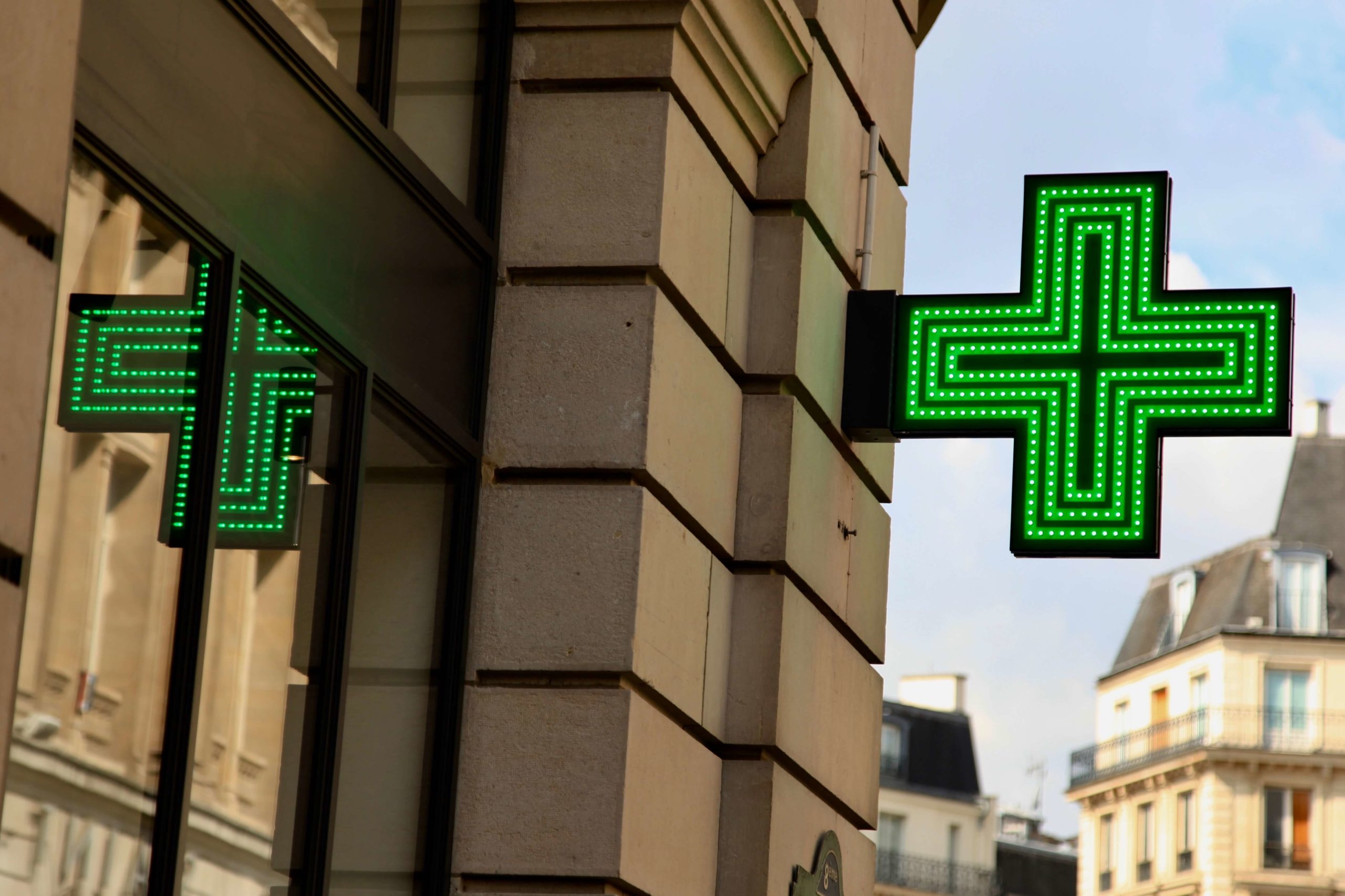 VF Enseigne, création de votre croix de pharmacie et de votre enseigne sur mesure.